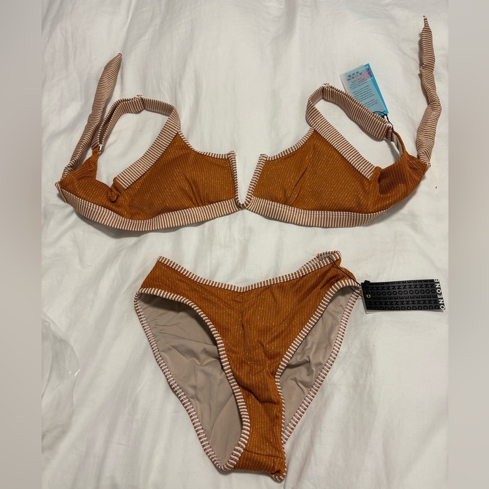 Rust Ribbed V-Wire Bikini Set with Contrast Trim